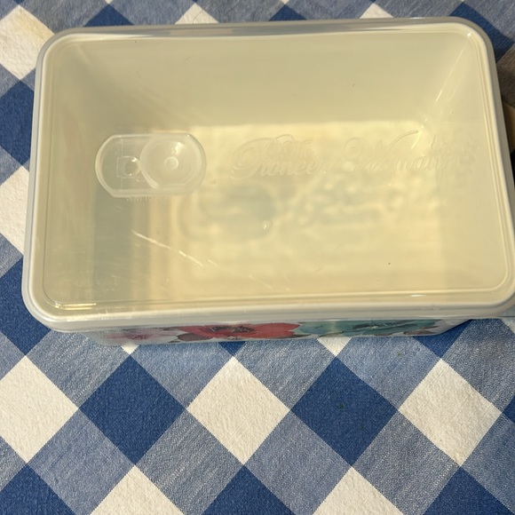The Pioneer Woman pantryware/ container - Picture 4 of 9